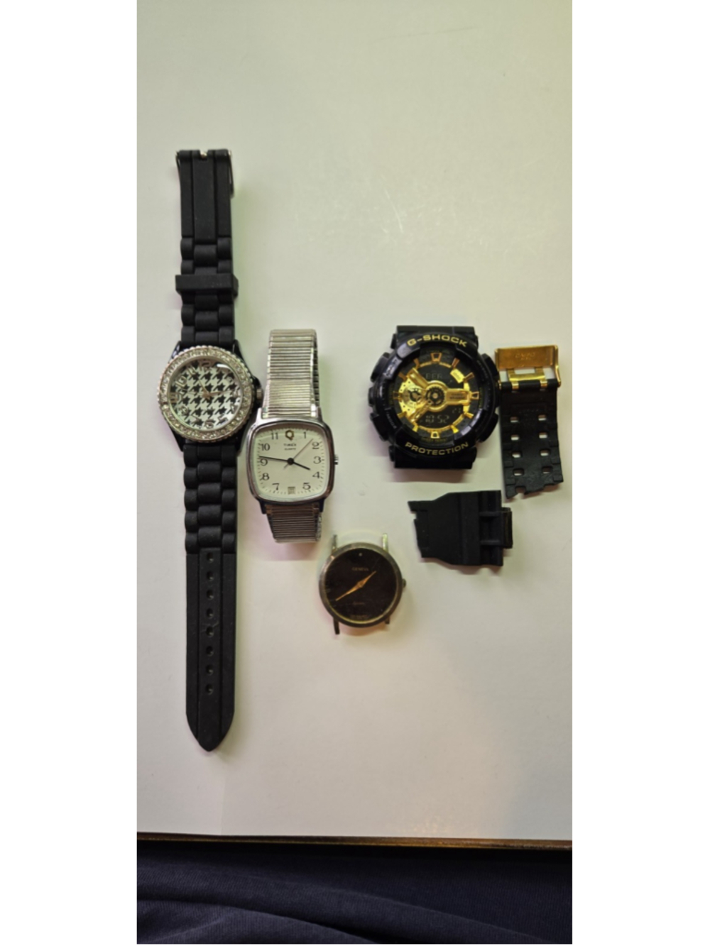 Lot Of 4 Men's Watches Casio G-Shock Geneva Timex Q